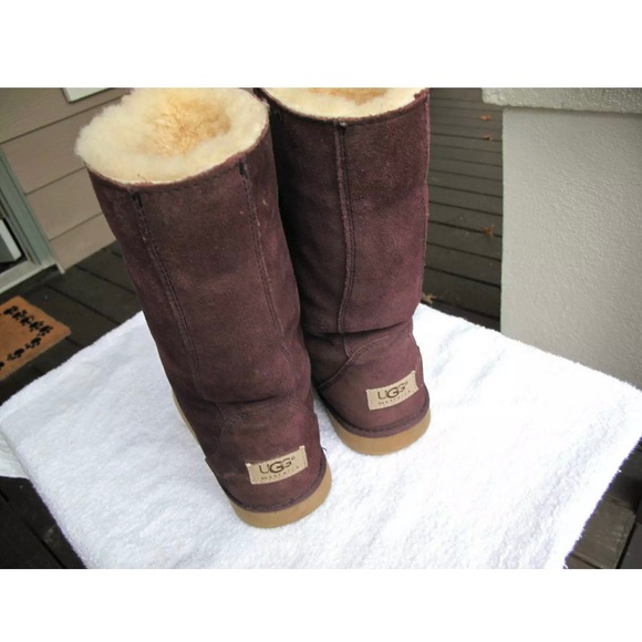 COPY - UGGs Australia Winter Boots - Picture 2 of 5